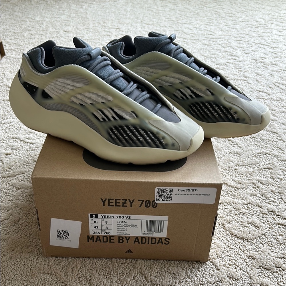 Adidas Yeezy 700 V3 - Gray and Black
